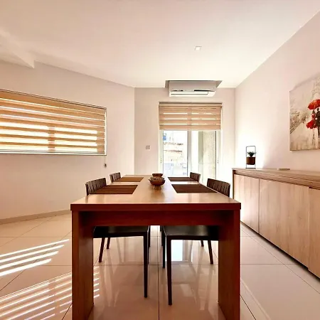 2br Next To The Seafront アパート *