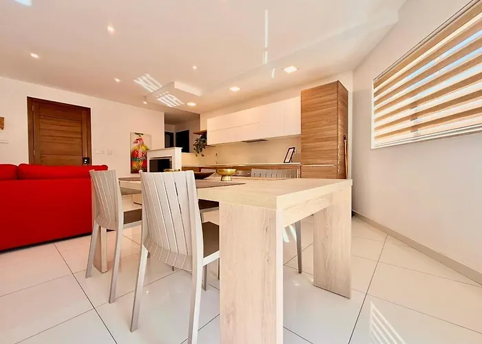 2br Next To The Seafront アパート グジラ